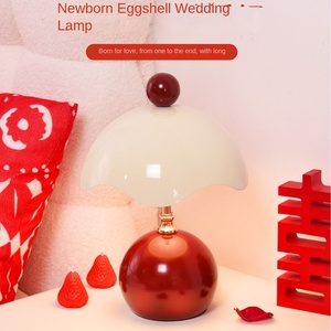 <span class=keywords><strong>Cheveux</strong></span> lisses (sortie d'usine) Nouveauté 2025 Table de chevet moderne en verre avec éclairage LED, style luxe léger, pour chambre principale et mariage - Product Image 4