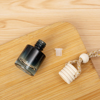 Flacon de parfum de voiture cylindrique de 8 ml avec bouchon à 5 lignes et pendentif diffuseur en bois pour huiles essentielles, design luxueux