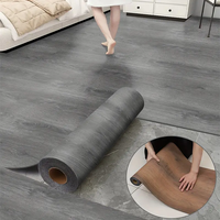 Günstiger Preis 0,7mm Holzplanken-Steinteppich Wasserdichter Kratzfester Vinyl-Bodenbelag auf Rolle für Wohnungseinrichtung