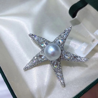 Broche de créateur unisexe en laiton plaqué or avec étoile de mer et perle d'eau douce, bijou de luxe tendance, cadeau pour femmes et enfants, idéal pour les fêtes