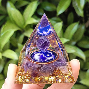 Pyramide Tai Chi en améthyste, artisanat en résine avec pierres concassées, ornement de bureau Feng Shui pour le salon, cadeau d'anniversaire - Product Image 1