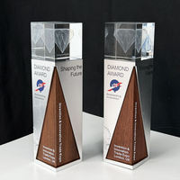 Trophée de Cérémonie Sportive en Cristal avec Base en Bois et Métal, Gravure Personnalisée, Idéal pour les Cadeaux