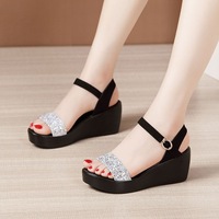 Sandales à talons hauts d'été pour femmes avec semelles épaisses Nouveau style Sandales pour femmes à talon moyen