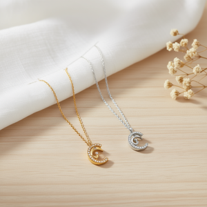 Collar con Colgante de Diamante en Forma de Letra C, 10x15cm, Cadena de Acero, Oro y Plata - Product Image 3