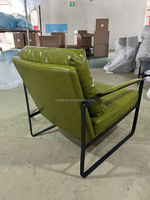 Fauteuil d'appoint moderne en similicuir marron avec structure en métal noir pour salon et bureau