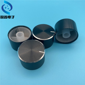 H 2617 Perilla de Aleación de Aluminio Negra con Diseño Floral de 6mm para Equipos Electrónicos - Product Image 1