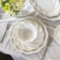 Service de table de luxe en porcelaine fine blanche, assiettes et bols à dîner à motif floral, ensembles de vaisselle en céramique pour mariage, assiettes de présentation