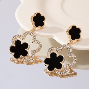 <span class=keywords><strong>Orecchini</strong></span> Pendenti da Donna Punk a Tema Vegetale con Trifoglio a Cinque Foglie, Placcati <span class=keywords><strong>Argento</strong></span>/Oro, in Lega di Zinco, Design di Nicchia Personalizzato - Product Image 1