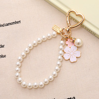 Mode nouveau bicolore fleur alliage porte-clés pendentif mignon petite fleur blanche lettre perle accessoires casque couverture sac pendentif