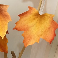 Feuilles d'érable artificielles géantes en papier, très vendues, pour décorations sécurisées de vitrines et de fêtes, au prix d'usine