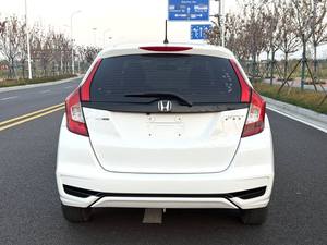 ฮอนด้า ฟิต ปี 2018 เครื่องยนต์ 1.5 ลิตร รุ่น Comfort CVT แฮทช์แบ็ค-ไมล์น้อย ประหยัดน้ำมัน ยาง R15 <span class=keywords><strong>ภายใน</strong></span>สีเข้ม เบาะผ้า - Product Image 3