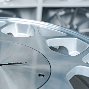 Cerchio Forgiato Monoblocco Personalizzato con Finitura Lavorata e Coprimozzo Extra Large per Ford Thunderbird - Product Image 3