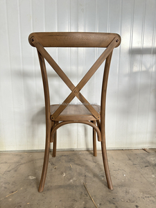 Chaise en plastique imitation bois à dossier en X, durable et empilable, idéale pour la location d'événements et <span class=keywords><strong>de</strong></span> banquets - Product Image 6