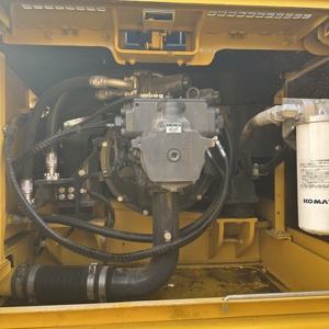Excavatrice sur chenilles hydraulique d'occasion de haute qualité Komatsu PC300 Moteur Cummins Modèle 2024 Poids opérationnel de 30 tonnes - Product Image 2