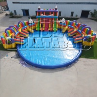 Parc aquatique gonflable commercial en PVC de 0,55 mm sur le thème des bonbons avec toboggan et piscine à jets, aire de jeux extérieure pour la location