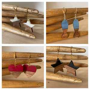 Boucles d'oreilles élégantes en résine et en bois, faites à la main, légères, inspirées de la nature, bijoux parfaits pour les femmes qui aiment les accessoires - Product Image 2