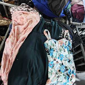 <span class=keywords><strong>Abbigliamento</strong></span> Casual <span class=keywords><strong>donna</strong></span> usato per la parsimonia <span class=keywords><strong>abbigliamento</strong></span> di seconda mano <span class=keywords><strong>abbigliamento</strong></span> <span class=keywords><strong>donna</strong></span> vendita all'ingrosso <span class=keywords><strong>Online</strong></span> - Product Image 3