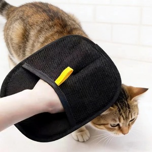 ถุงมือกำจัดขนสัตว์เลี้ยง ดีไซน์ผ้าทรงสี่เหลี่ยม สำหรับสุนัขตัวเล็ก - Product Image 2