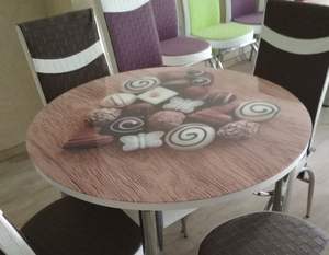 Mesa Redonda de Vidrio + Juego de 4 Sillas Diseño Turco Multicolor - Product Image 2