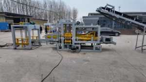 Machine à Blocs Automatique QT4-15 Ciment à Emboîtement, Fabrication de Briques Creuses en Béton Machine pour Fabriquer des Briques à Emboîter Vente aux Etats-Unis - Product Image 3