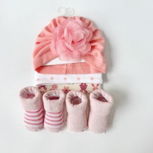 Venta al por mayor de bonitos gorros y calcetines neutros para recién nacidos, conjunto de gorro y calcetines para bebés recién nacidos, calcetines lisos para bebés - Product Image 5