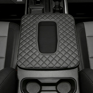 Funda para Reposabrazos de Chevrolet Silverado, Negra, de Cuero PU con Patrón de Rejilla, Tapete de Almacenamiento Central, 19-23 - Product Image 2