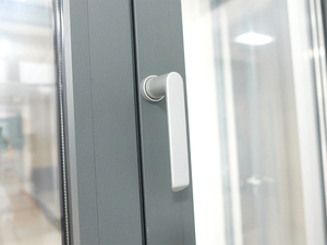 Fenêtre à battant en aluminium noir, best-seller au Nigeria, avec barres anti-effraction, double vitrage et moustiquaire, idéale pour les villas - Product Image 2