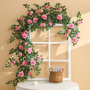 Guirlande de roses artificielles en soie pour la décoration de la maison et des hôtels, décoration murale végétale écologique - Product Image 1