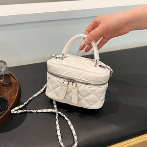 New Style Korea Fashionable Women's Messenger Bag Chain Large Capacity Square <b>Bucket</b> Style Shoulder Bag - Product Image 2