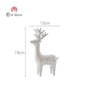 سيراميك مطلي يدويًا مضاءة شجرة عيد الميلاد الأيائل تماثيل ملائكية الحلي عيد الميلاد - Product Image 5