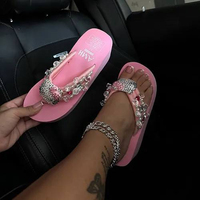 Tongs tendance à semelle épaisse avec strass et perles pour femmes et jeunes filles – Idéales pour l'été et la plage