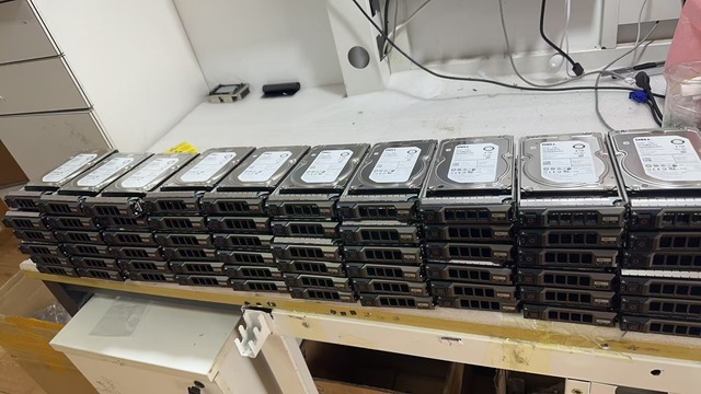 Original and New Dell Hard Drive 4TB 7.2K SAS 12Gbps 3.5inch Internal HDD with Tray for Server