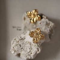 Boucles d'oreilles pendantes géométriques irrégulières en forme de trèfle, plaquées or 18 carats, en acier inoxydable, hypoallergéniques, motif floral délicat, style vintage