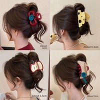 Pince à cheveux créative Qianjin Fashion en forme de triangle avec bouton décoratif, pince crabe en plastique durable, pince à cheveux originale