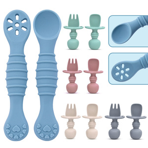 Juego de tenedores y cucharas de silicona para bebés de 0 a 12 meses, utensilios de alimentación sin Bpa para bebés, diseño de cuerpo recto de estilo sencillo - Product Image 5