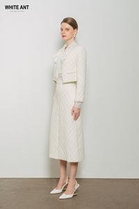 Rey EMB เสื้อครอปผ้าไหมแฟชั่นป้องกันไฟฟ้าสถิตย์สวมใส่สบาย31ชิ้นบรรจุในกล่องกระดาษแข็งผู้ผลิตเวียดนาม - Product Image 2