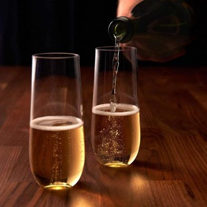 Tasse en <span class=keywords><strong>plastique</strong></span> de <span class=keywords><strong>vin</strong></span> de bonne qualité Party White Champagne <span class=keywords><strong>Verre</strong></span> <span class=keywords><strong>à</strong></span> cocktail Flûtes <span class=keywords><strong>à</strong></span> champagne Bière - Product Image 6