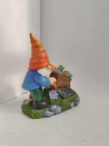 Adorno Decorativo de Resina para Jardín Exterior, Artesanía 3D Hecha a Mano, Pintada a Mano, Color Personalizado, Luz Nocturna LED Solar, Gnomo <span class=keywords><strong>Duende</strong></span> en Carro - Product Image 2