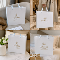 Sac en papier mat blanc ivoire de qualité supérieure avec estampage à chaud doré pour boutiques de luxe et magasins de vêtements
