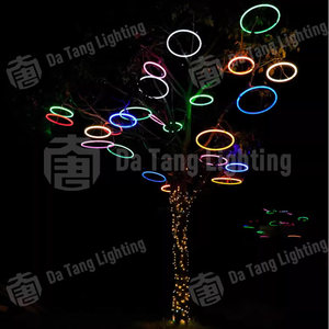 Anneau lumineux suspendu pour sapin de Noël, idéal pour les marchés de Noël, les jardins, les parcs et les décorations paysagères festives - Product Image 3