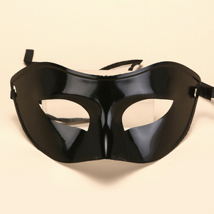Masques en PVC pour hommes et femmes pour la fête vénitienne Halloween Costume Ball en noir, blanc, argent et or - Product Image 2