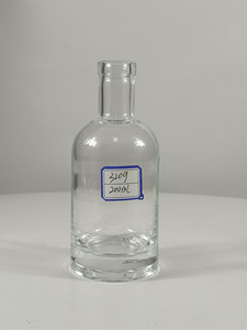 Fournisseur d'usine, bouteille en <span class=keywords><strong>verre</strong></span> transparente personnalisée de 500 ml, 375 ml, bouteille en <span class=keywords><strong>verre</strong></span> pour <span class=keywords><strong>vodka</strong></span> Absolute de 500 ml avec bouchon à vis JSZL-204 - Product Image 3