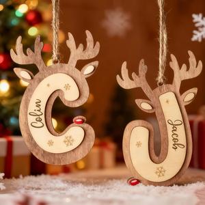 Ornements personnalisés en forme de rennes, étiquettes personnalisées avec lettres A-Z, étiquette en bois pour chaussette de Noël, décoration de sapin de Noël, cadeaux de Noël - Product Image 2