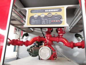 Camion de pompiers haute performance avec réservoir d'eau et pompe à incendie pour les interventions d'urgence municipales et la lutte contre les incendies routiers - Product Image 3
