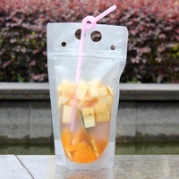 Liquide clair de haute qualité 500ml sac de jus jetable personnalisé pochette debout en PE avec paille de 8oz et logo en plastique de haute qualité