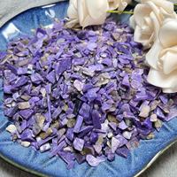 Vente en gros de graviers de guérison en cristal de dragon violet pierre de charoite pour la décoration