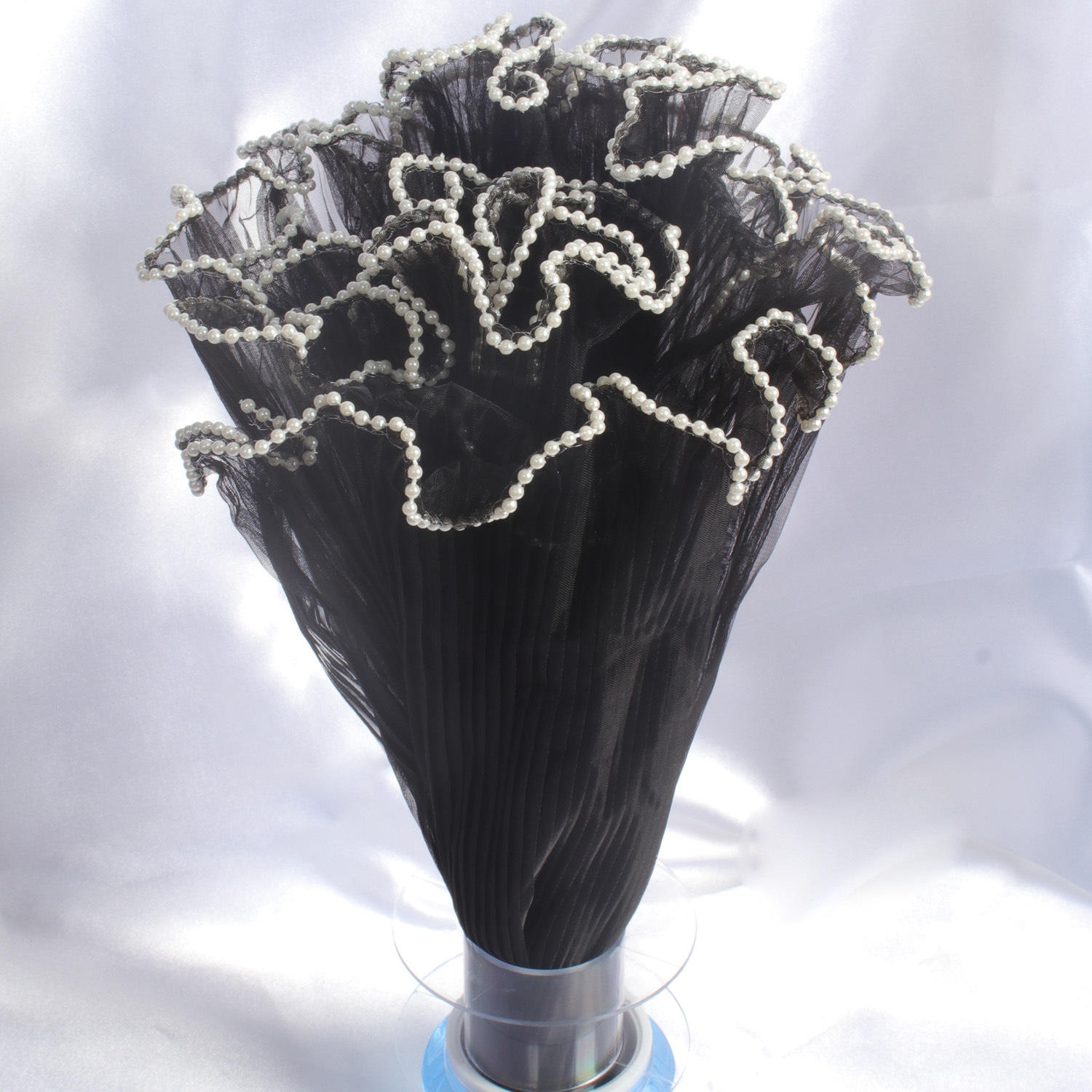 Garniture en or noir