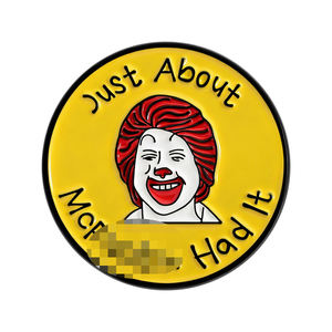 Épinglette en émail clown jaune avec citation « Just About Had It » en alliage - Product Image 5