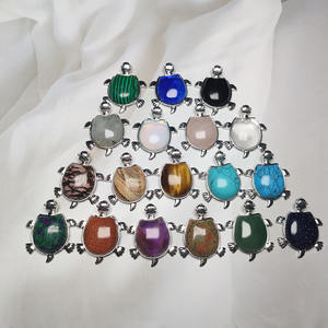 Pendentif tortue en pierre naturelle de cristal, artisanat de guérison, ornement de table mignon, bijoux tendance - Product Image 5