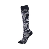 Vente en gros de chaussettes de compression pour hommes et femmes, pour le plaisir athlétique, pour infirmière, au genou haut, 20-30 Mmhg, chaussettes avec logo personnalisé